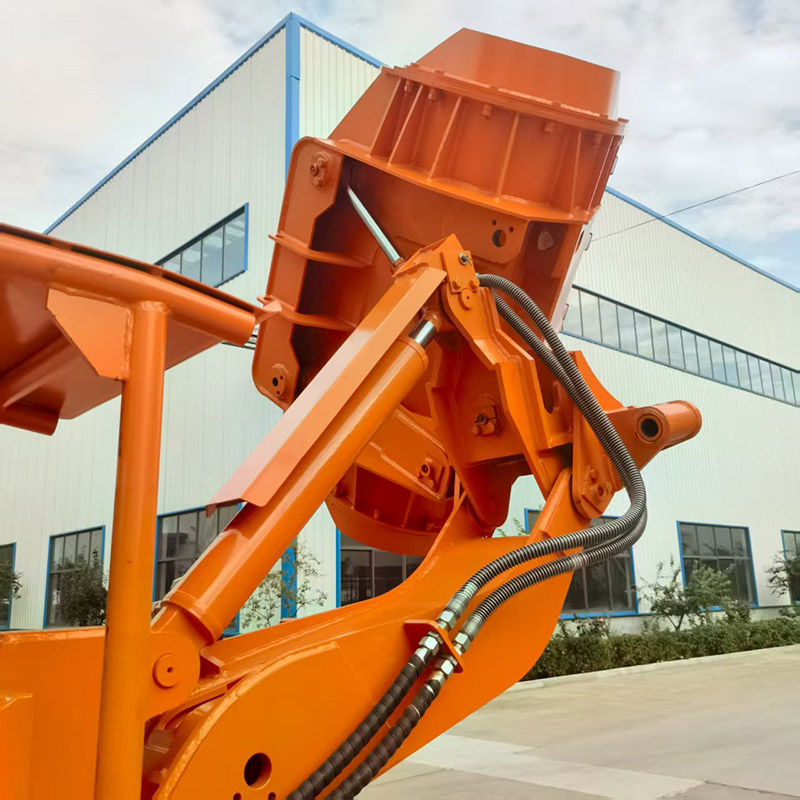 Chargeuse de roches à déchargement latéral de carrière