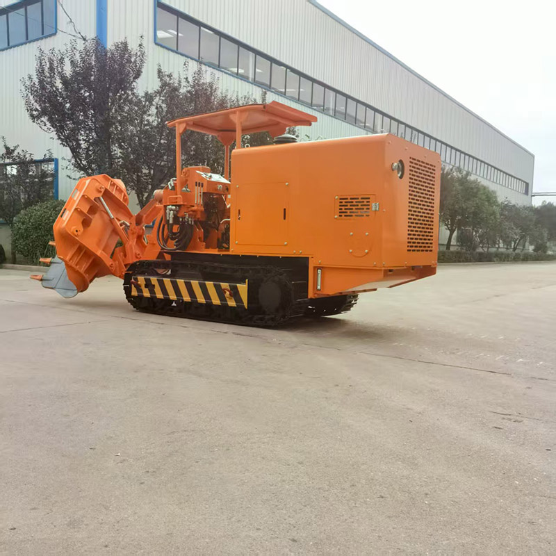 Chargeuse de roches à déchargement latéral de carrière