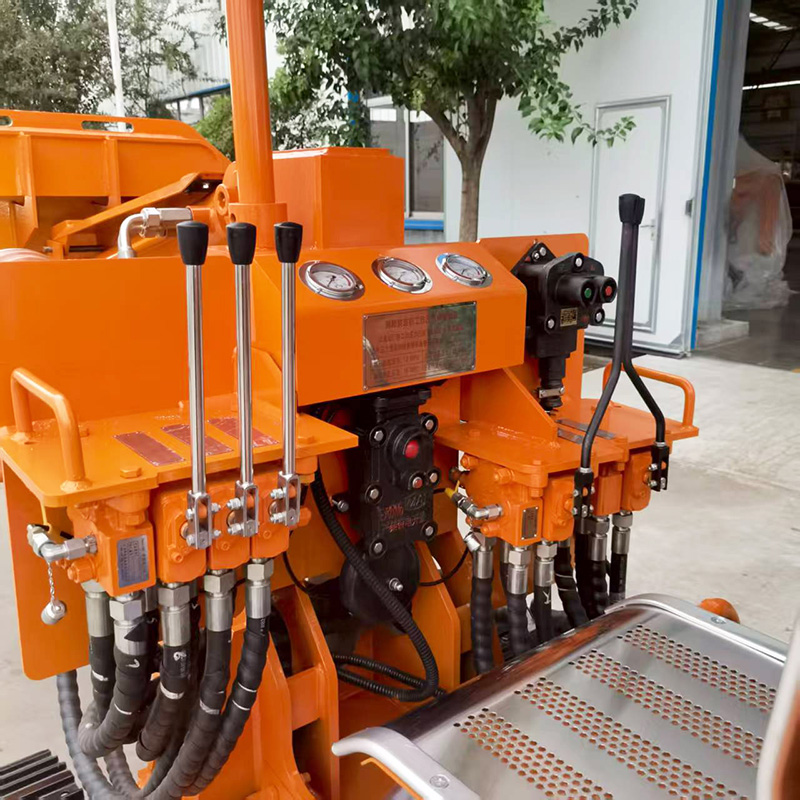 Chargeuse de roches à déchargement latéral ZCY