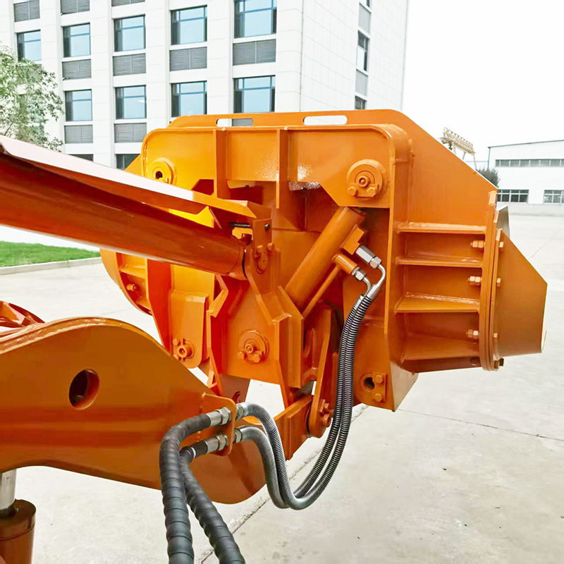 Großer Felslader mit seitlicher Entladung