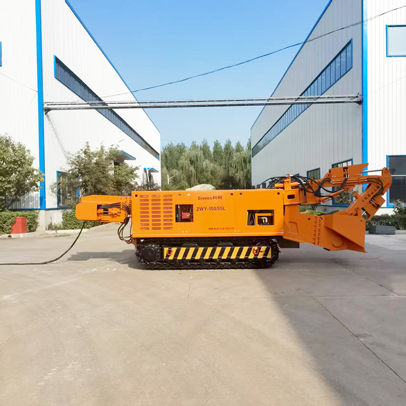 Погрузчик для выемки грунта на гусеничном ходу