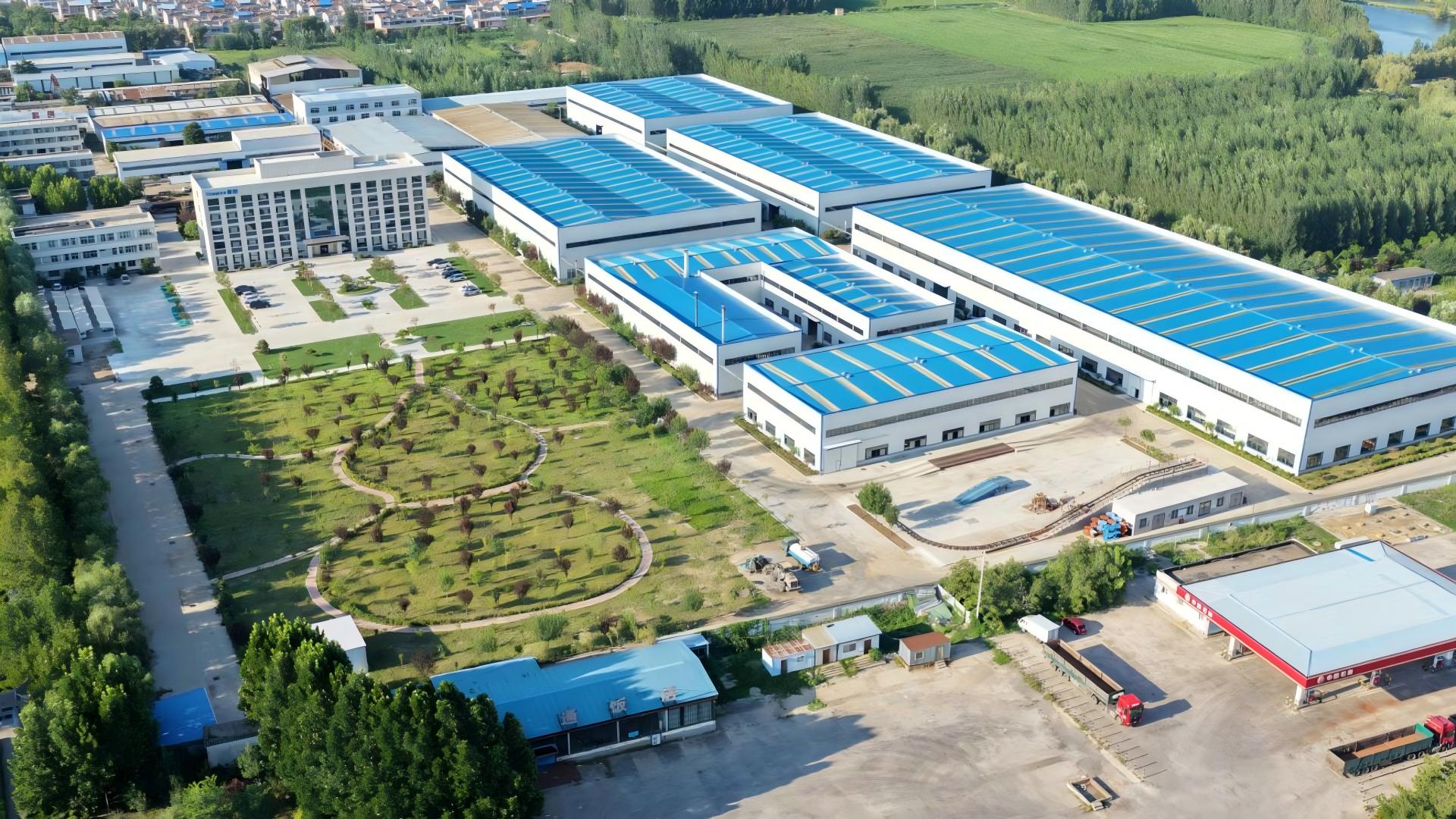 Máy bốc dỡ đá bên hông mỏ than